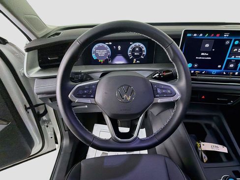 Certified 2026 Volkswagen Tiguan SE FWD image 9
