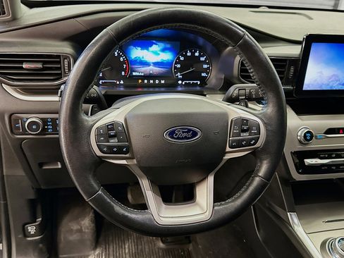 Used 2020 Ford Explorer XLT w/ Equipment Group 202A AWD/4WD image 18