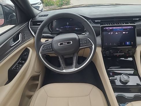 Used 2023 Jeep Grand Cherokee L Limited AWD/4WD image 15