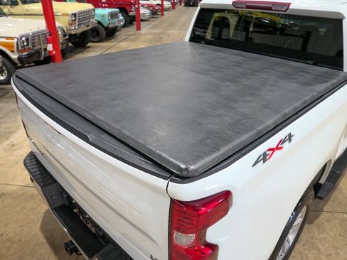 Used 2021 Chevrolet Silverado 1500 LT AWD/4WD image 20