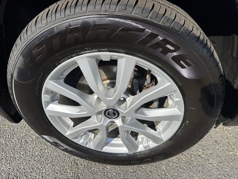 Used 2018 Nissan Rogue SV AWD/4WD image 17
