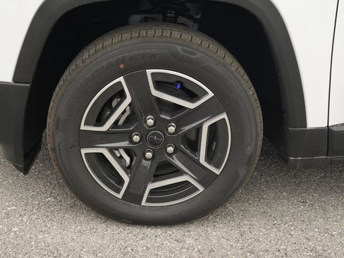 New 2026 Jeep Cherokee Laredo AWD/4WD image 9