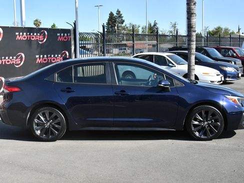 Used 2023 Toyota Corolla SE w/ SE Premium Package FWD image 9