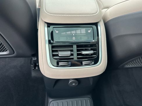 Used 2025 Volvo XC90 T8 Plus AWD/4WD image 27