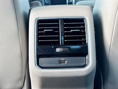 Used 2018 Volkswagen Passat 2.0T SE image 27