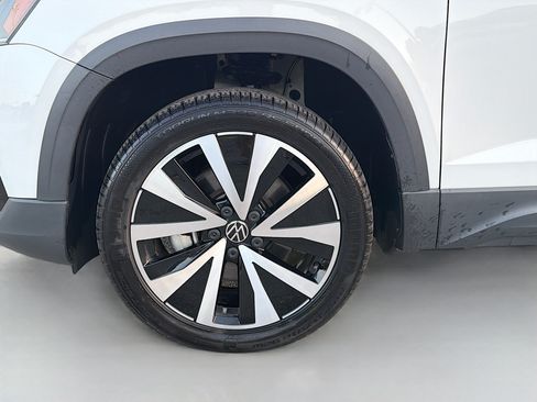 Used 2023 Volkswagen Taos SE w/ Panoramic Sunroof Package FWD image 42