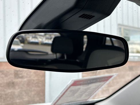 Used 2021 Chevrolet Equinox LS w/ LS Convenience Package image 24