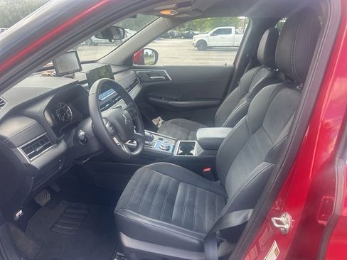 Used 2023 Mitsubishi Outlander SE FWD image 5