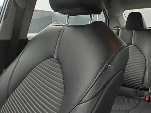 Used 2019 Toyota Camry SE FWD image 9