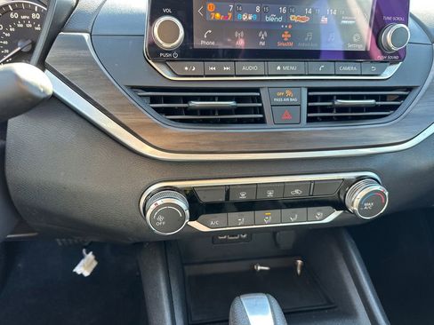 Used 2025 Nissan Altima 2.5 SV image 30