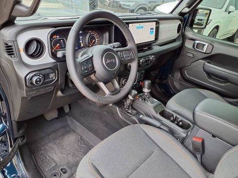 Used 2025 Jeep Gladiator Sport AWD/4WD image 21