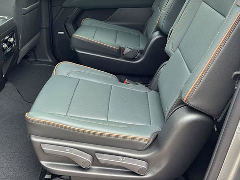 New 2026 GMC Yukon XL AT4 w/ AT4 Premium Package AWD/4WD image 18