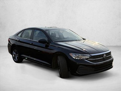 Used 2024 Volkswagen Jetta SE image 3