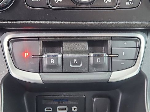 Used 2024 GMC Terrain SLT image 28