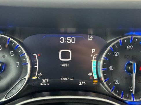 Used 2024 Chrysler Pacifica Touring-L FWD image 26