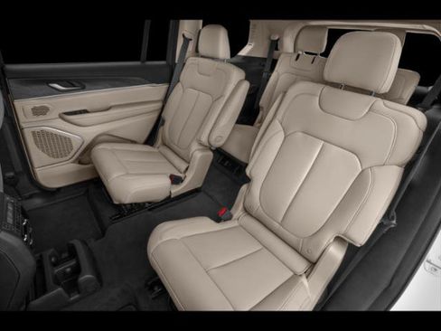 Certified 2022 Jeep Grand Cherokee L Laredo RWD image 10