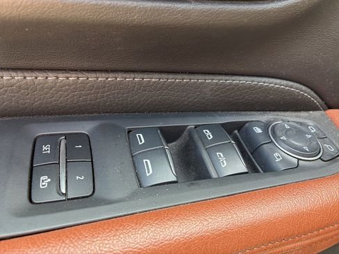 Used 2024 GMC Yukon XL Denali w/ Advanced Technology Package AWD/4WD image 6