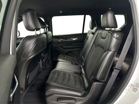 Used 2023 Jeep Grand Cherokee L Laredo image 10