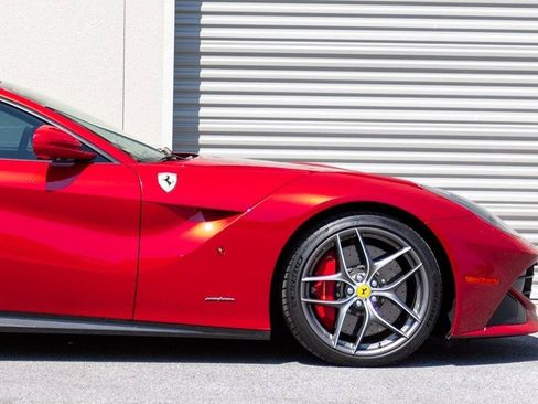 Used 2015 Ferrari F12 Berlinetta RWD image 33