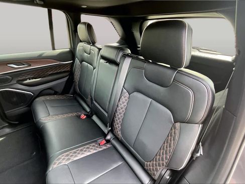 Used 2025 Jeep Grand Cherokee Summit AWD/4WD image 21