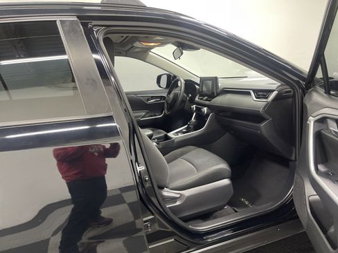 Used 2021 Toyota RAV4 XLE image 26