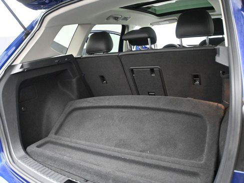 Used 2022 Volkswagen Taos SE w/ Panoramic Sunroof Package AWD/4WD image 12