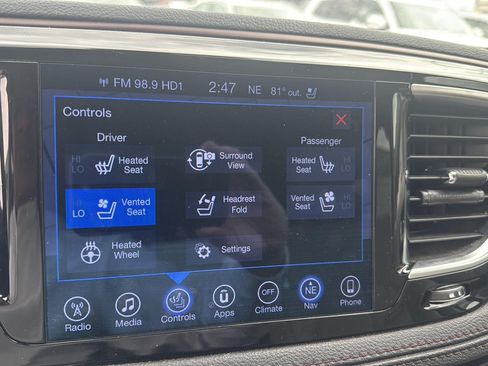 Used 2017 Chrysler Pacifica Limited FWD image 29