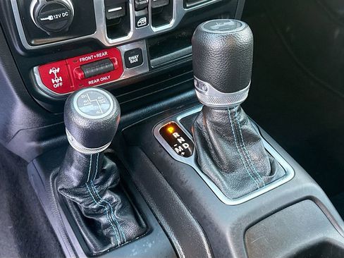 Used 2023 Jeep Wrangler Unlimited Rubicon 4xe w/ Cold Weather Group AWD/4WD image 18