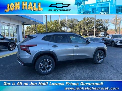 Used 2026 Chevrolet Trax LT image 12