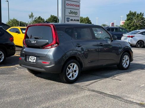 Used 2022 Kia Soul LX w/ Technology Package FWD image 3