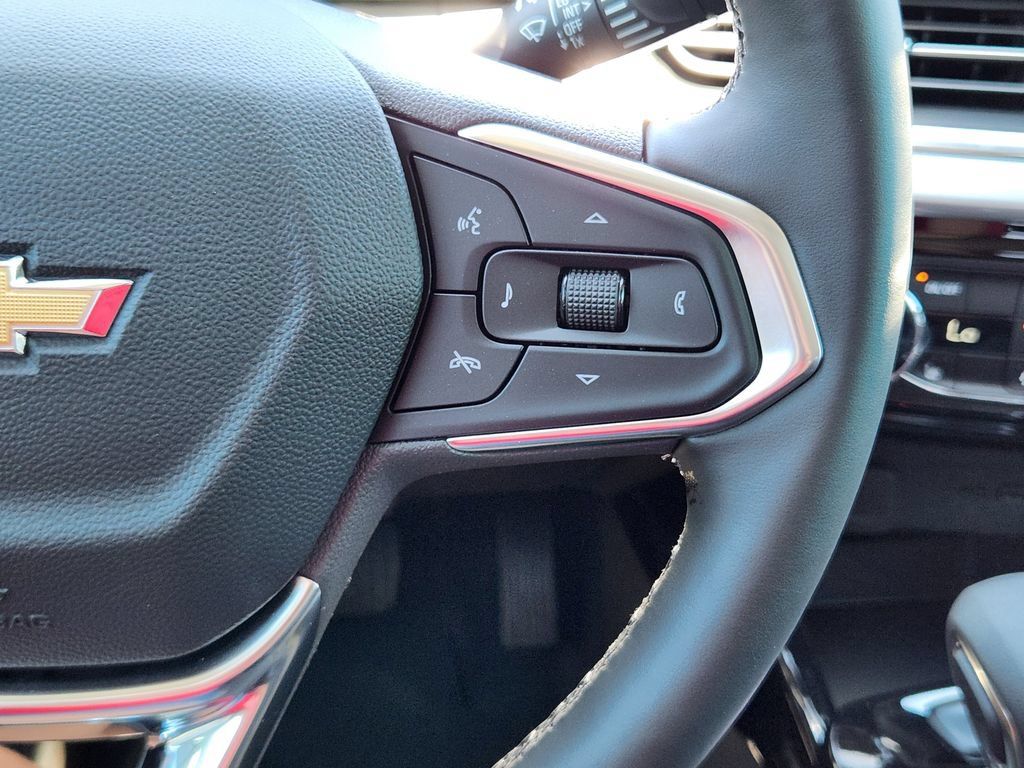 New 2026 Chevrolet Trax LT w/ LT Convenience Package FWD image 17