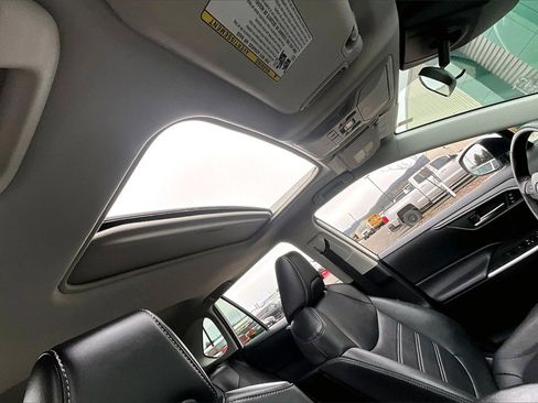 Used 2021 Toyota RAV4 XLE Premium image 22