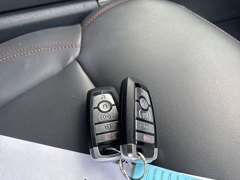 Used 2025 Ford Expedition Max Active AWD/4WD image 6