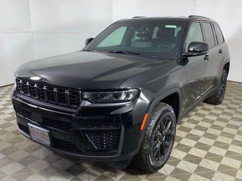 New 2026 Jeep Grand Cherokee Altitude AWD/4WD image 2