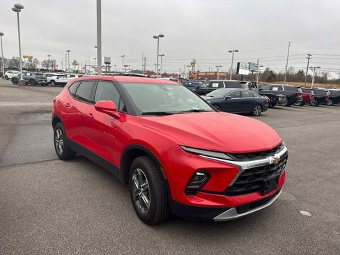 Used 2023 Chevrolet Blazer LT image 2