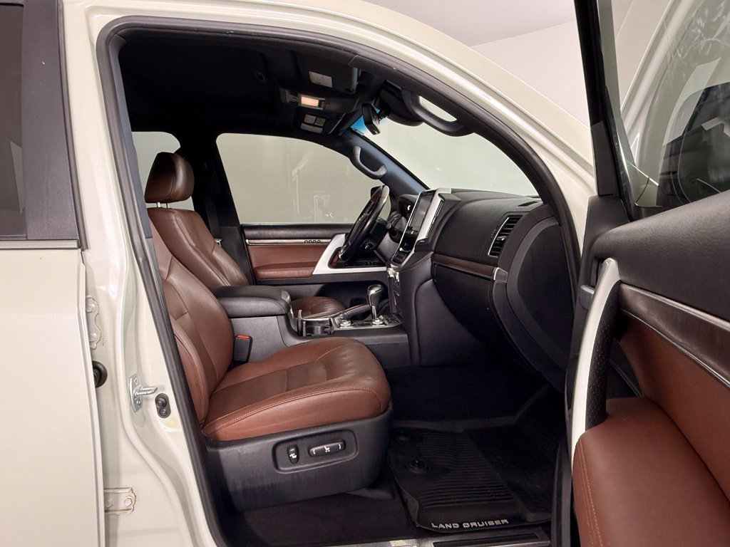 Used 2020 Toyota Land Cruiser w/ Four Season Floor Mat Package AWD/4WD image 21