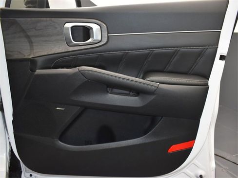 Certified 2025 Kia Sorento SX Prestige image 14