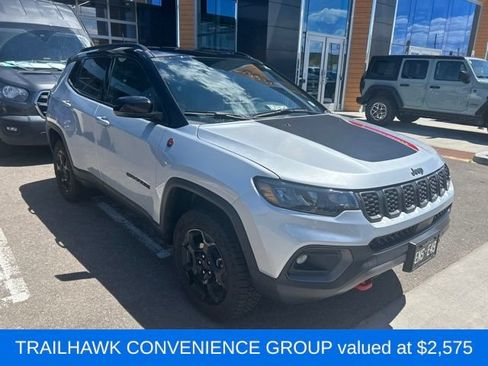 Used 2024 Jeep Compass Trailhawk w/ Trailhawk Convenience Group AWD/4WD image 3