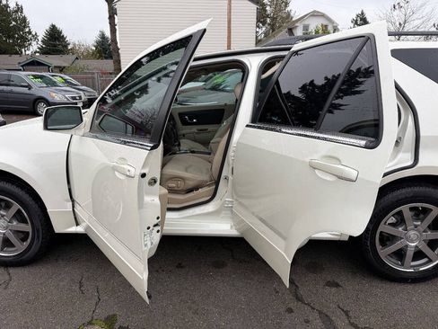 Used 2004 Cadillac SRX V8 w/ Preferred Equipment Group image 24