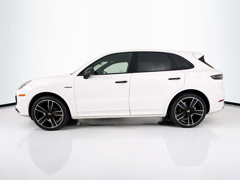 Certified 2023 Porsche Cayenne Platinum Edition AWD/4WD image 2
