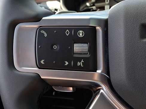 Certified 2024 Land Rover Discovery Dynamic SE image 23