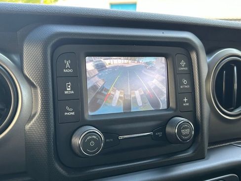 Used 2018 Jeep Wrangler Sport AWD/4WD image 25