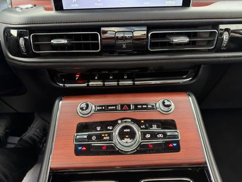 Used 2023 Lincoln Aviator Grand Touring AWD/4WD image 32