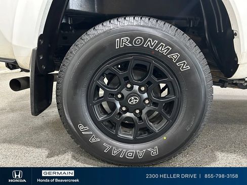 Used 2022 Toyota Tacoma SR5 AWD/4WD image 10