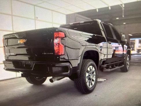 Used 2025 Chevrolet Silverado 2500 Custom w/ Custom Value Package AWD/4WD image 2
