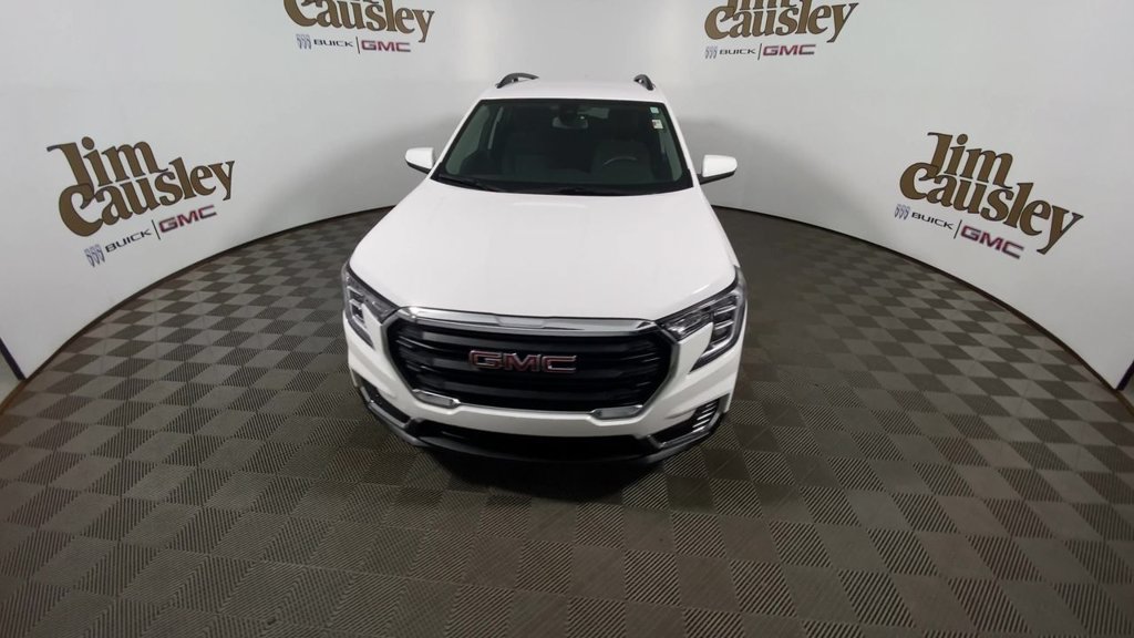 Certified 2023 GMC Terrain SLE w/ Driver Convenience Package FWD image 3