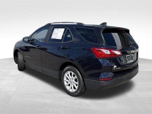 Used 2021 Chevrolet Equinox LS w/ LS Convenience Package FWD image 3