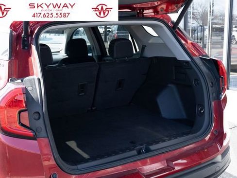 Used 2023 GMC Terrain SLE w/ Driver Convenience Package image 8