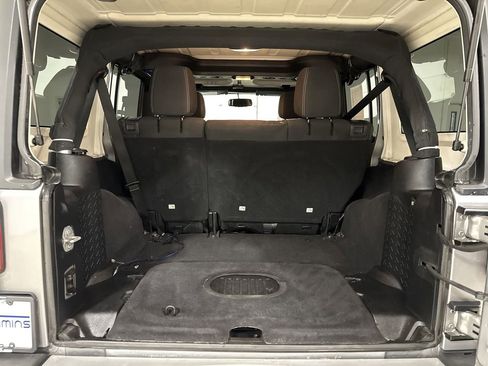 Used 2015 Jeep Wrangler Unlimited Sahara w/ Connectivity Group AWD/4WD image 21