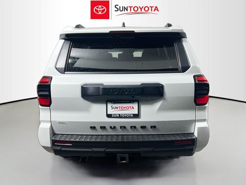 Used 2026 Toyota 4Runner SR5 AWD/4WD image 5